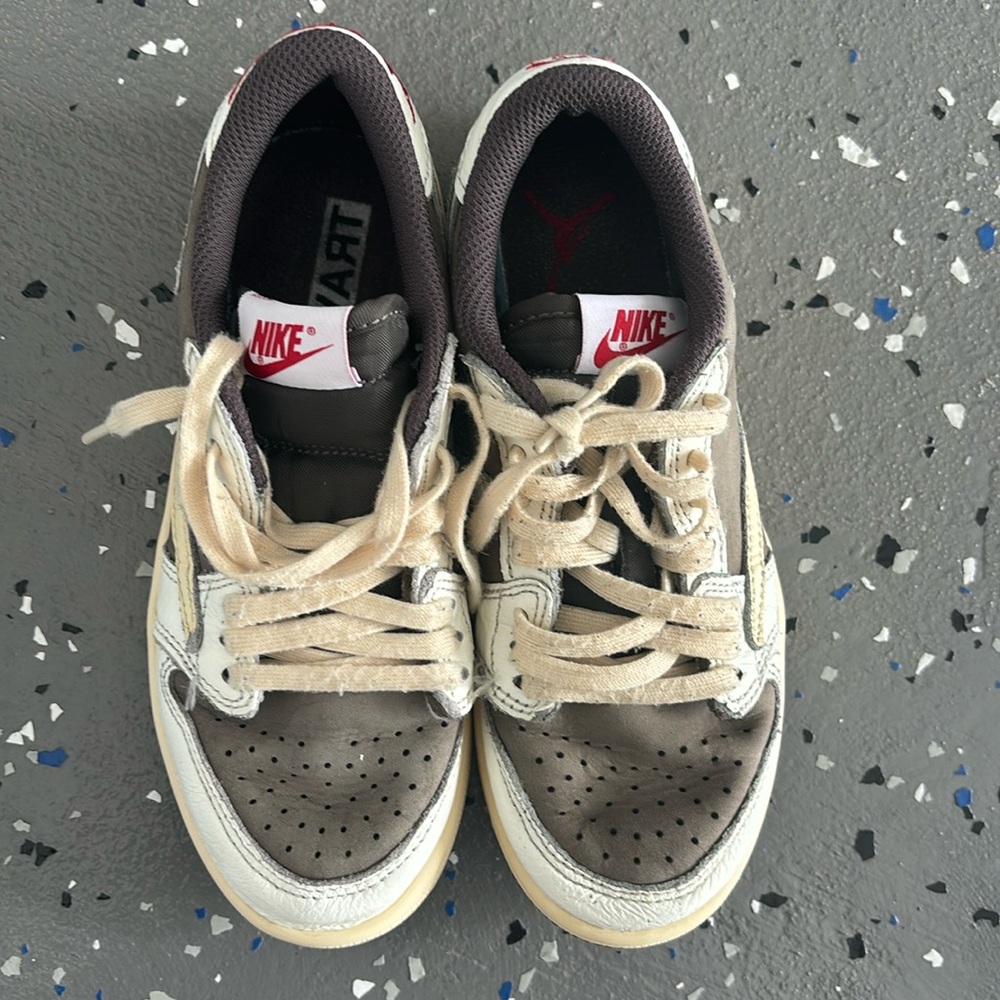 Air jordan Travis Scott size 1